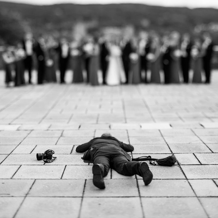 Illustration de l'article : 15 photos montrant qu’il faut savoir donner de sa personne pour être photographe de mariage