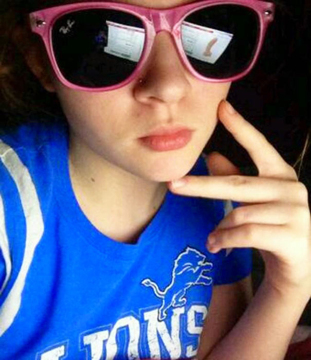 Illustration de l'article : 40 selfies complètement gâchés par un arrière-plan douteux