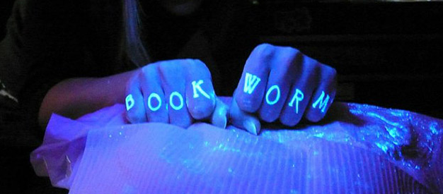 Illustration de l'article : 15 tatouages phosphorescents &agrave; couper le souffle