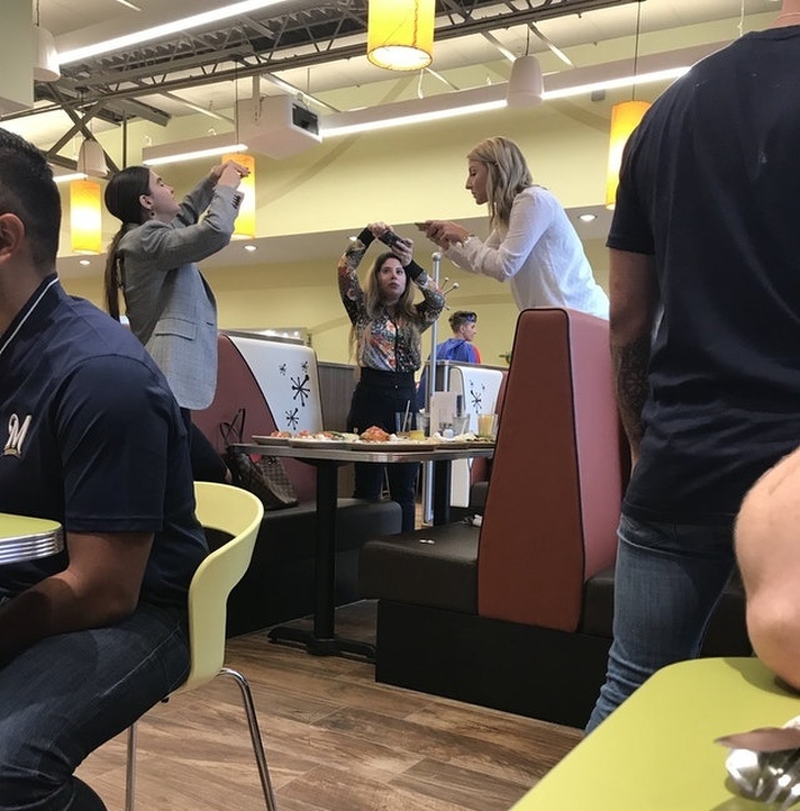 Illustration de l'article : Ces 17 photos prises dans des situations peu flatteuses