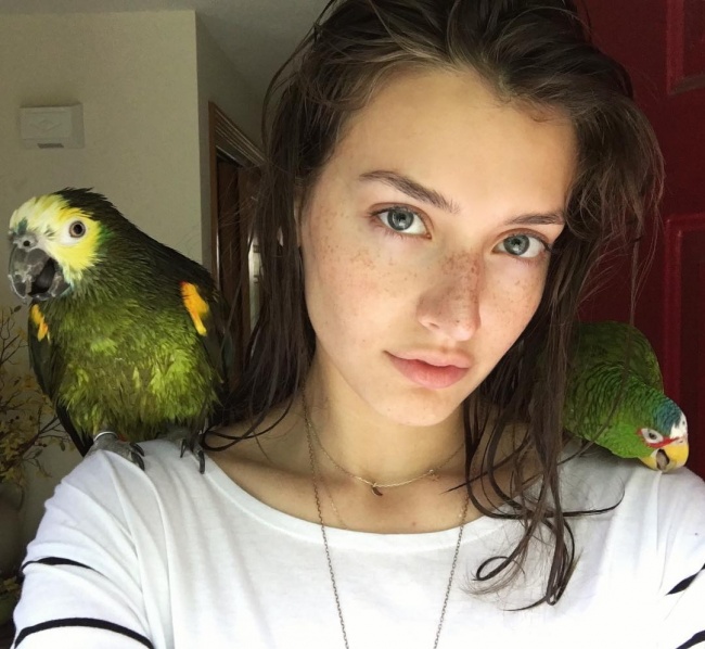 Illustration de l'article : 10 règles simples pour être belle sans maquillage