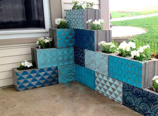 Illustration de l'article : 15 fa&ccedil;ons de d&eacute;tourner les parpaings pour en faire des &eacute;l&eacute;ments d&eacute;coratifs