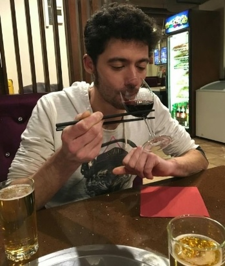 Illustration de l'article : Ces 19 photos de personnes avec un comportement plutôt fou