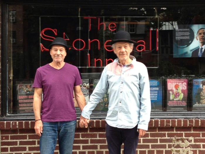 Illustration de l'article : 20 photos mettant en valeur la complicité entre Patrick Stewart et Ian McKellen