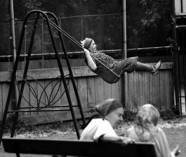 Illustration de l'article : Ces 21 clichés illustrant le mince équilibre entre la détresse et le bonheur dans notre monde