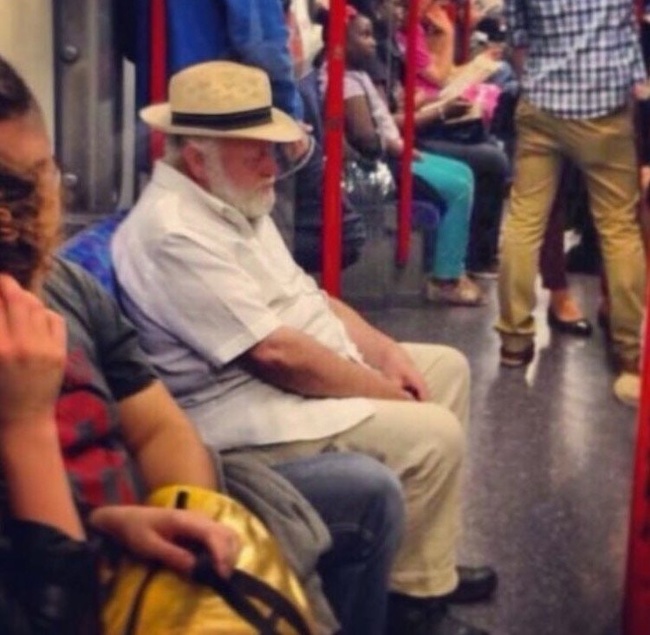 Illustration de l'article : Ces 24 personnes ont une ressemblance frappante avec un personnage connu