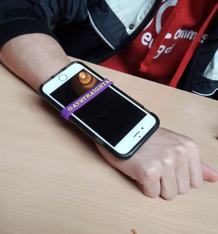 Illustration de l'article : Ces 27 personnes qui devraient arrêter de réparer des choses