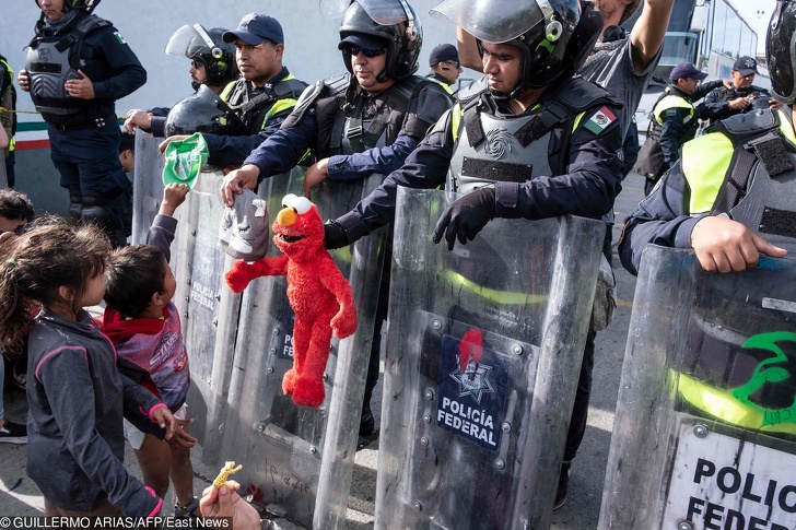 Illustration de l'article : Ces 18 policiers qui font preuve d'une grande humanité