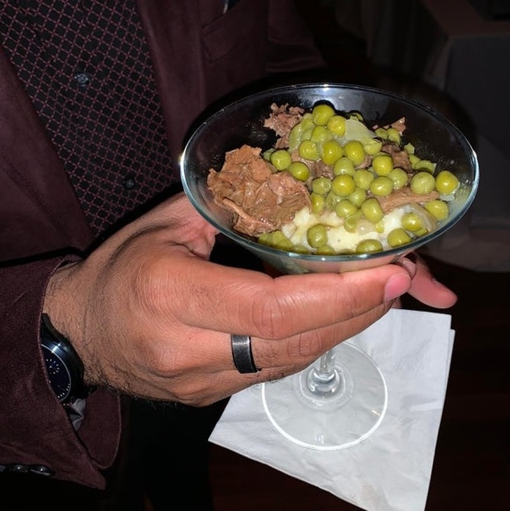 Illustration de l'article : Ces 17 personnes r&ecirc;vaient d'un repas savoureux... et ne l'ont jamais eu