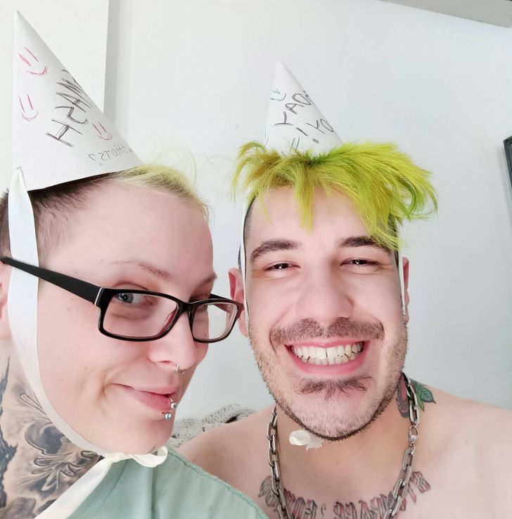 Illustration de l'article : Ces 20 personnes qui ont revisité les fêtes d'anniversaire et les cérémonies de mariage 