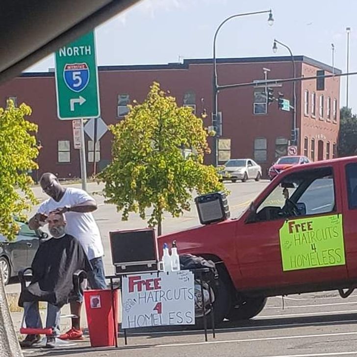Illustration de l'article : Ces 18 photos qui montrent à quel point il est important d'être généreux et d'aider les gens
