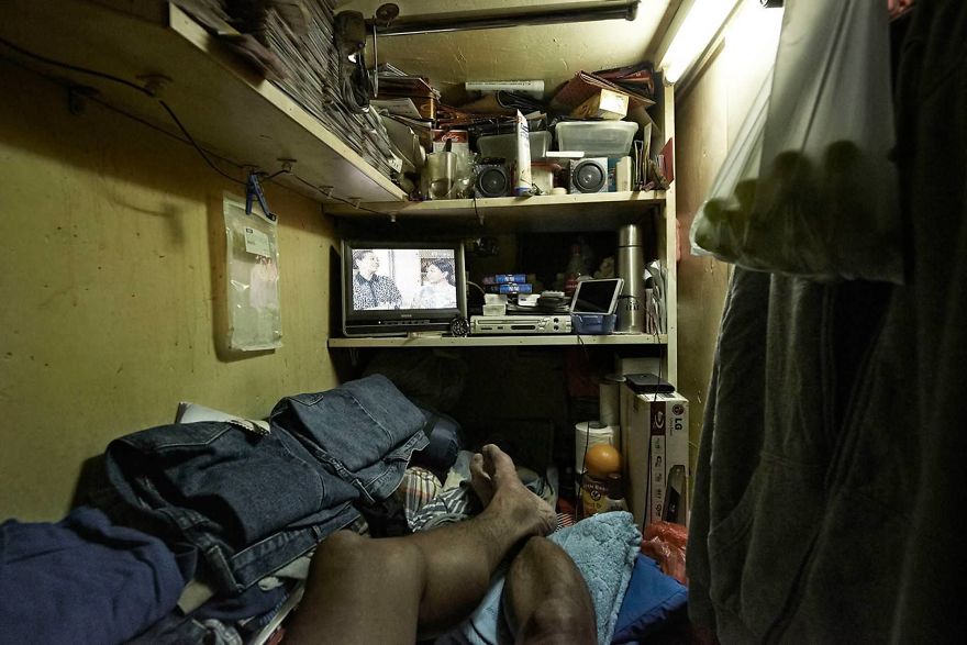 Illustration de l'article : 14 photos choc montrant la vie des habitants des « appartements cercueil » à Hong Kong