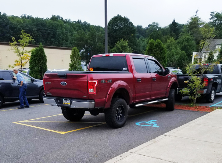 Illustration de l'article : Ces 16 personnes qui font preuve d'incivilité