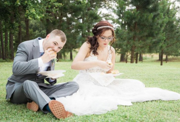 Illustration de l'article : Ces 20 personnes qui ont revisité les fêtes d'anniversaire et les cérémonies de mariage 