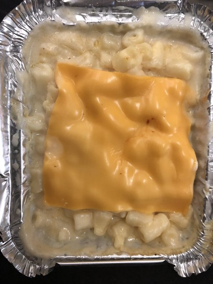 Illustration de l'article : Ces 17 personnes r&ecirc;vaient d'un repas savoureux... et ne l'ont jamais eu