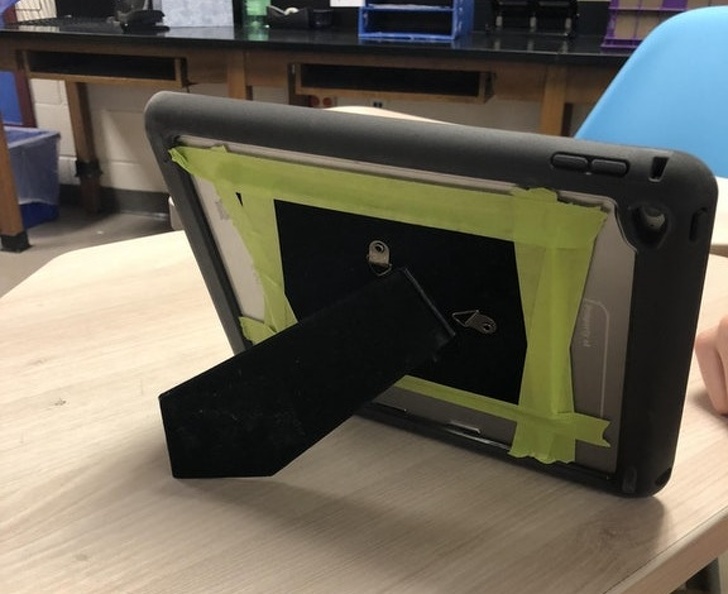 Illustration de l'article : Ces 27 personnes qui devraient arrêter de réparer des choses