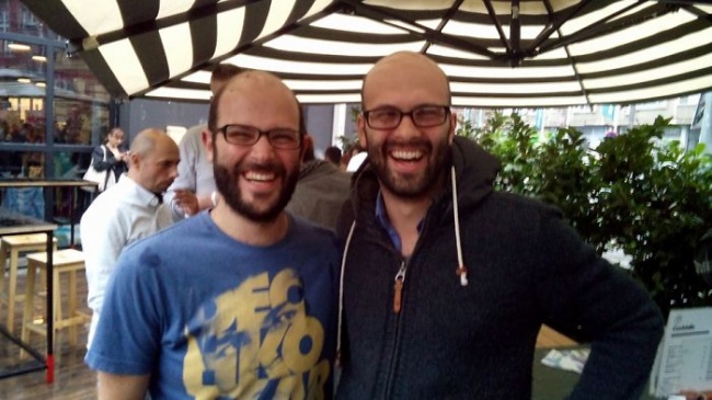 Illustration de l'article : Ces 25 personnes ont eu la chance de rencontrer leur sosie en vrai