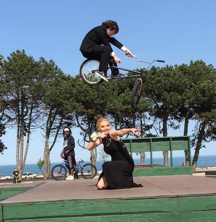 Illustration de l'article : Les 25 photos de bals de promo les plus mémorables