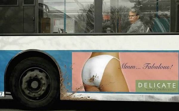 Illustration de l'article : 32 publicités extrêmement mal placées et de très mauvais goût