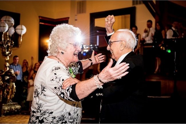 Illustration de l'article : 20 photos qui prouvent que l’âge n'est pas une limite à l'amour ni à la folie