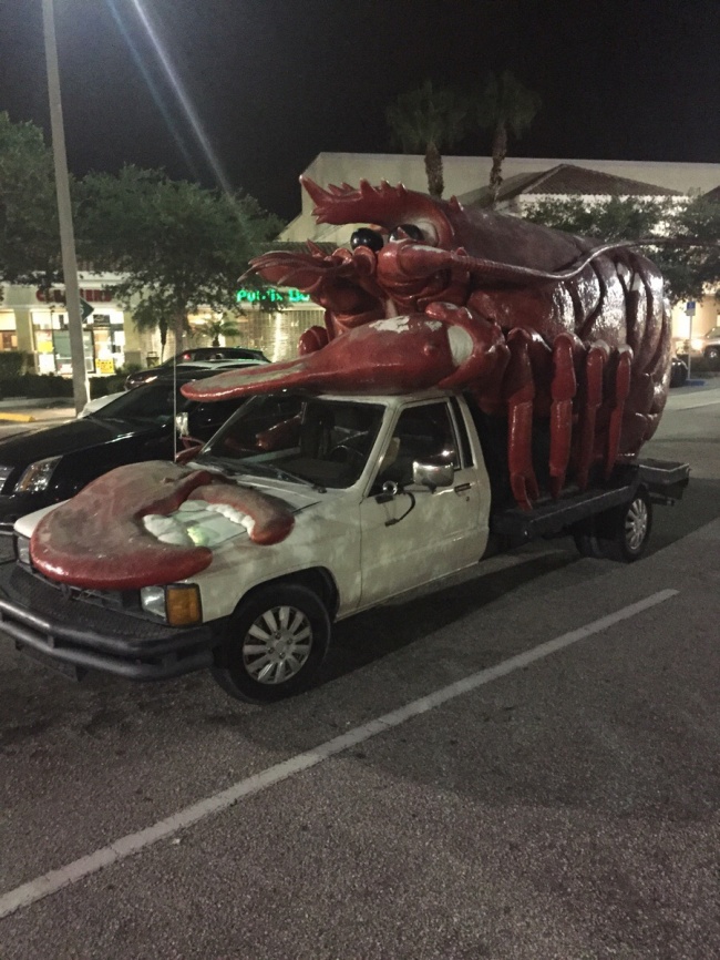 Illustration de l'article : 29 voitures totalement improbables vues sur les diverses routes du monde