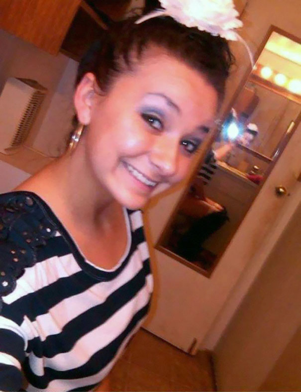 Illustration de l'article : 40 selfies complètement gâchés par un arrière-plan douteux