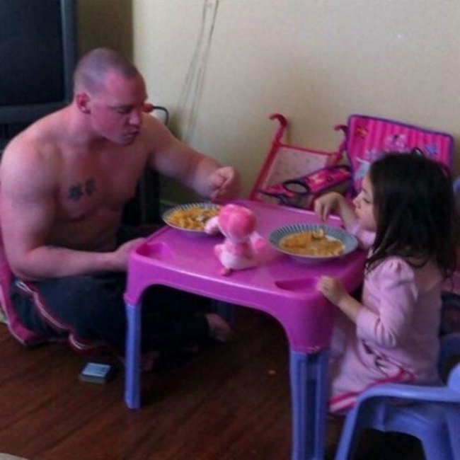 Illustration de l'article : Ces 12 papas sont hyper attentionnés avec leurs enfants