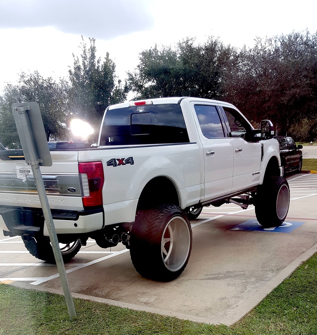 Illustration de l'article : Ces 18 personnes se sont garées n’importe comment