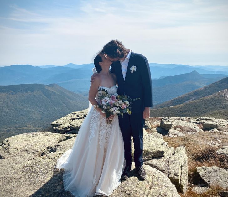 Illustration de l'article : Ces 20 personnes qui ont revisité les fêtes d'anniversaire et les cérémonies de mariage 