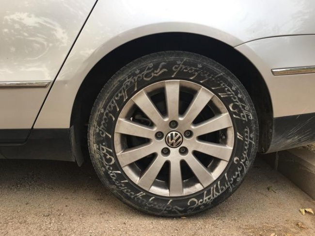 Illustration de l'article : 29 voitures totalement improbables vues sur les diverses routes du monde