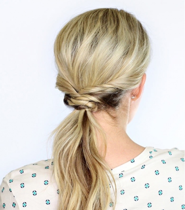 Illustration de l'article : 12 façons géniales et glamour de coiffer vos cheveux mi-longs