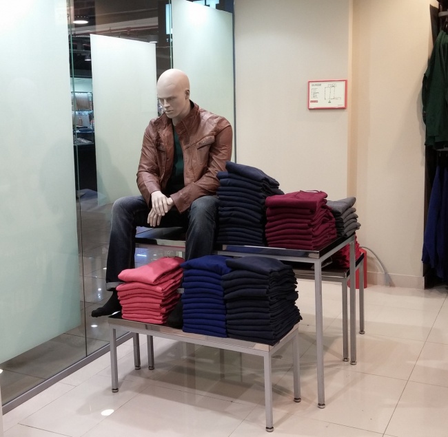 Illustration de l'article : 18 mannequins aux positions plutôt… inattendues