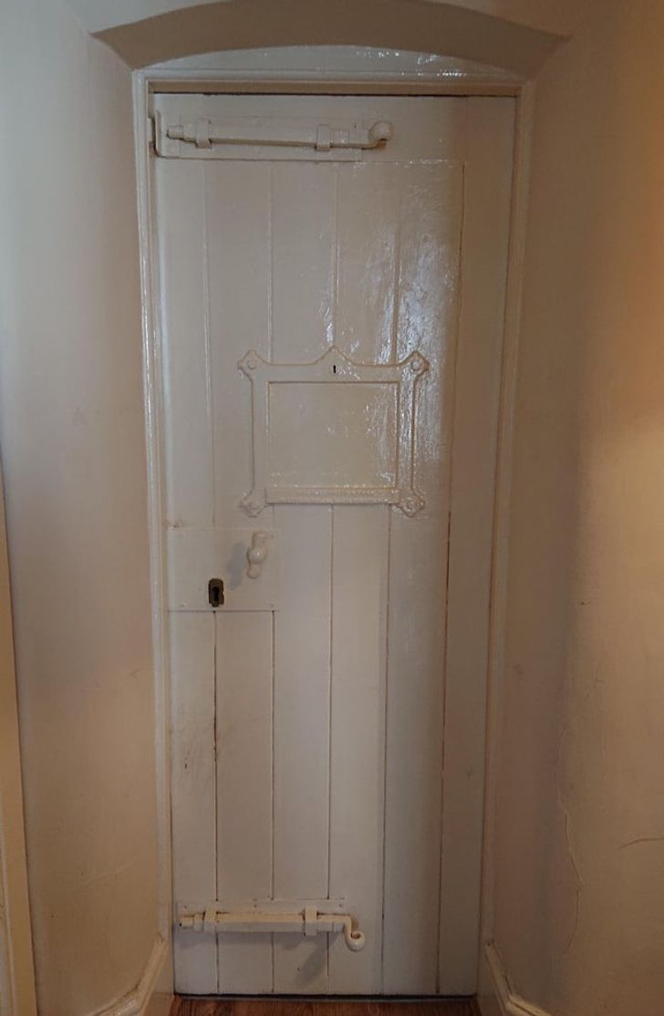 Illustration de l'article : Ces 18 photos des découvertes qu'on peut faire en emménageant