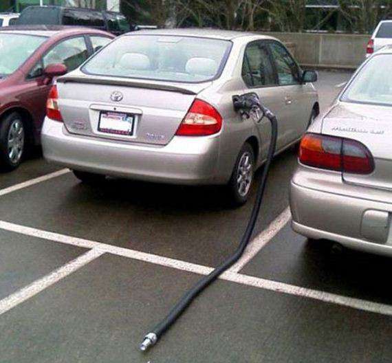 Illustration de l'article : 13 personnes qui ont encore du mal avec le fonctionnement des stations service