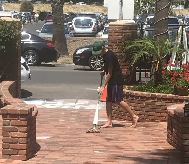 Illustration de l'article : Ces 30 personnes ont eu une soudaine envie de faire quelque chose de bête