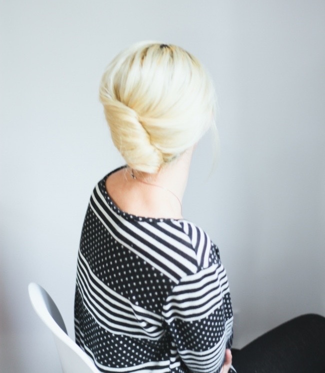 Illustration de l'article : 12 façons géniales et glamour de coiffer vos cheveux mi-longs