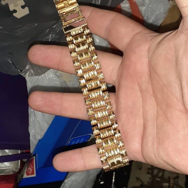 Illustration de l'article : Ces 20 photos d'objets de valeur jetés dans les ordures