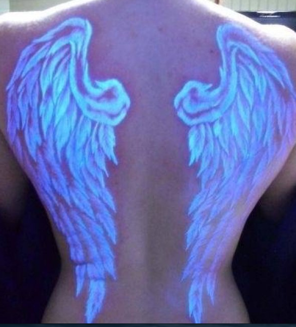 Illustration de l'article : 15 tatouages phosphorescents &agrave; couper le souffle