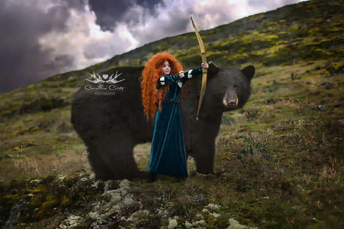 Illustration de l'article : Une petite fille de 7 ans et sa maman se d&eacute;guisent en personnages Disney et r&eacute;alisent des clich&eacute;s plus intenses que les originaux