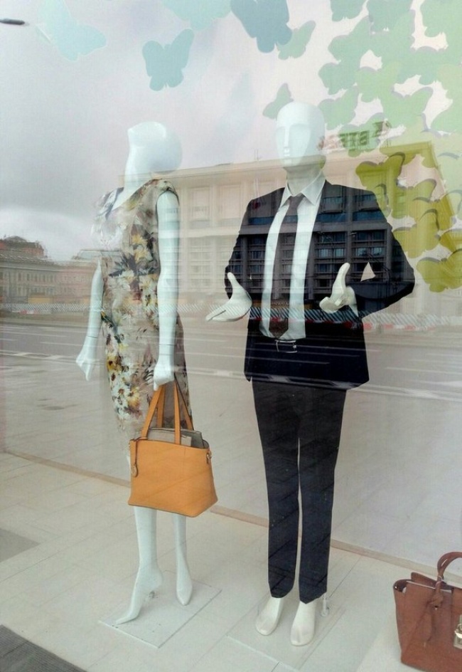 Illustration de l'article : 18 mannequins aux positions plutôt… inattendues