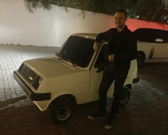 Illustration de l'article : 29 voitures totalement improbables vues sur les diverses routes du monde