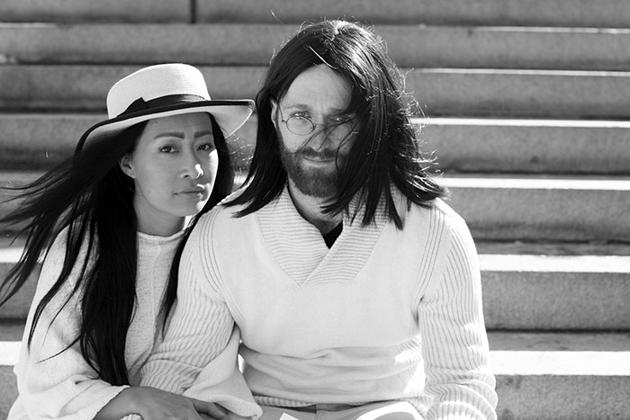 Illustration de l'article : Les photos de fiançailles de ce couple ne ressemblent à aucun autre photoshooting