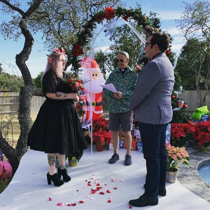 Illustration de l'article : Ces 20 personnes qui ont revisité les fêtes d'anniversaire et les cérémonies de mariage 