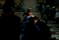 Illustration de l'article : 15 dangers que vous encourez en portant une robe de soirée