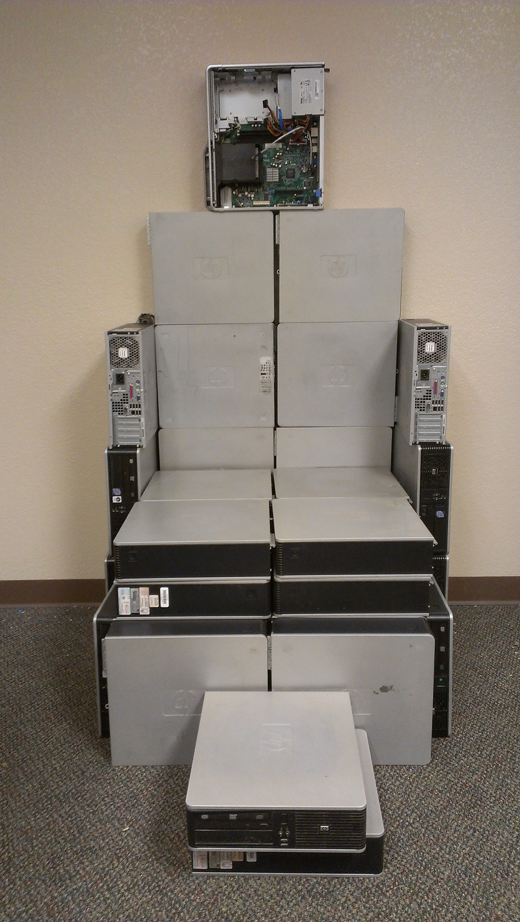 Illustration de l'article : Ces 22 employ&eacute;s qui ont trouv&eacute; une fa&ccedil;on de lutter contre l'ennui au travail