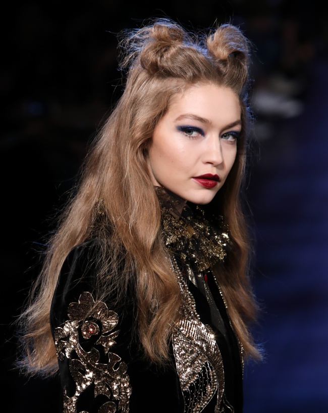 Illustration de l'article : 12 photos de top-models à découvrir avec et sans maquillage