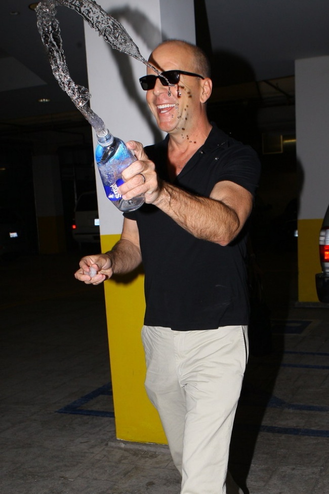 Illustration de l'article : 12 célébrités qui ont réagi de façon intelligente face aux paparazzi