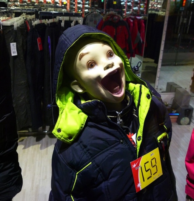 Illustration de l'article : 18 mannequins aux positions plutôt… inattendues