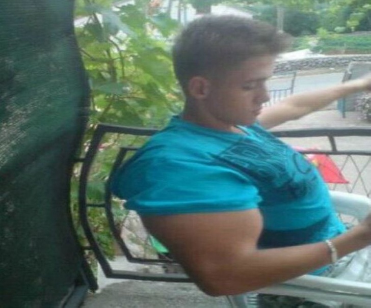 Illustration de l'article : Ces 20 photos de personnes qui ne devraient rien toucher