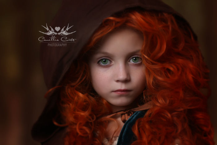 Illustration de l'article : Une petite fille de 7 ans et sa maman se d&eacute;guisent en personnages Disney et r&eacute;alisent des clich&eacute;s plus intenses que les originaux